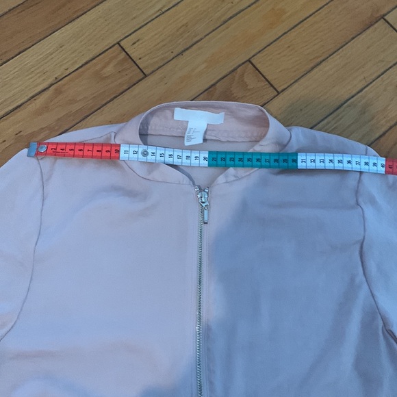 H&M pink cropped zip up sweatshirt - Picture 2 of 4